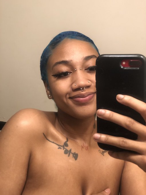 Watch luxxe bucksss's leaked NSFW photo on TwXstars