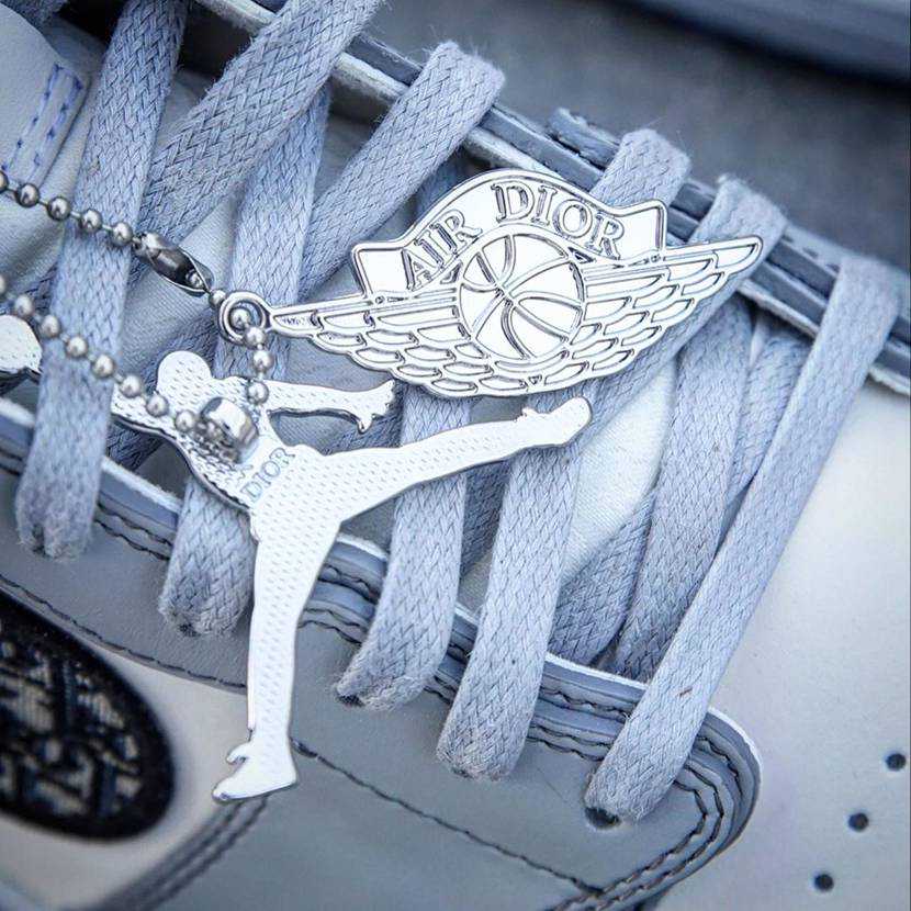 snkrdunk_jp's tweet photo. 【🔥春発売】
DIORとNIKEのコラボシューズ"AIR JORDAN 1”の実物をダニエル・アーシャムがInstagramにて公開！
国内価格：¥264,000
国内発売：近日発売予定
📱https://t.co/vNKxPCD15F

#ナイキ https://t.co/H2XpiretBy