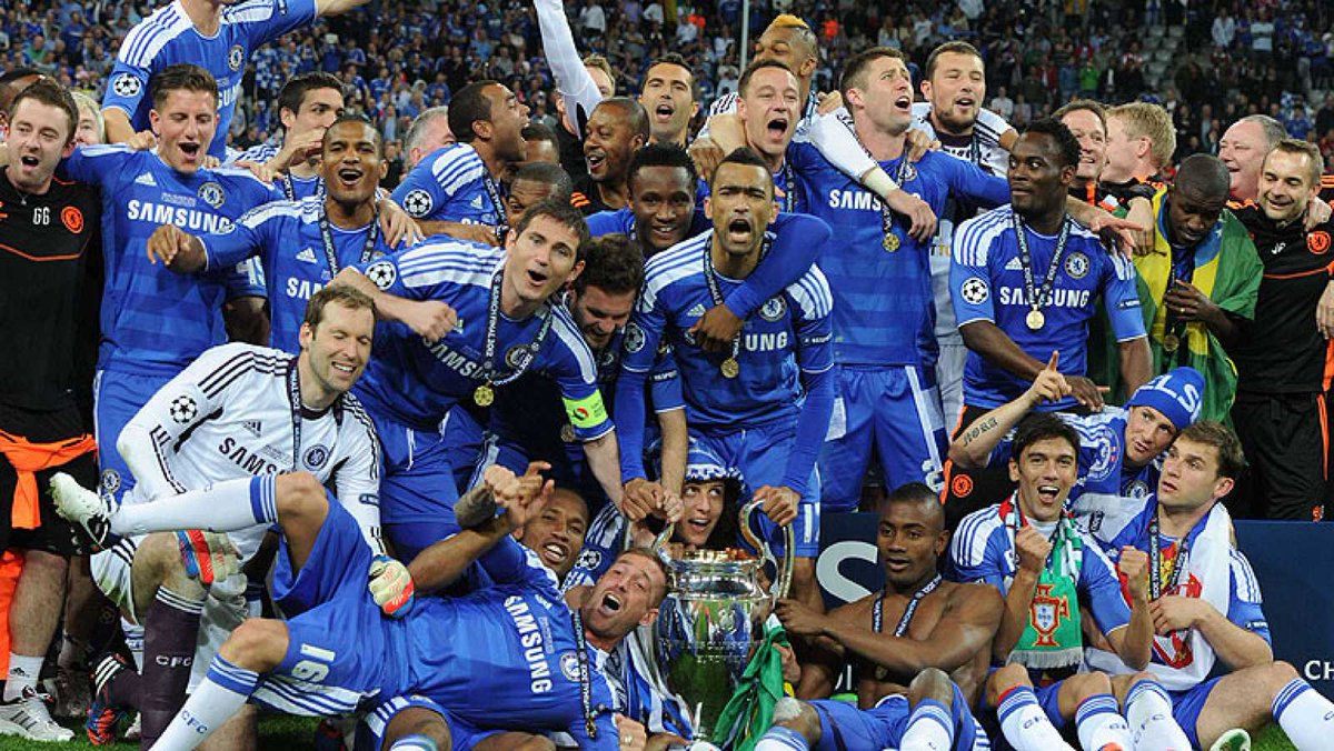 #NochesdeChampions | Hace exactamente 8 años, @ChelseaFC ganaba su primera UEFA Champions League contra todo pronóstico, convirtiéndose en el quinto equipo ingles en conseguirlo y el primero de Londres.  

Abro hilo (1/6)