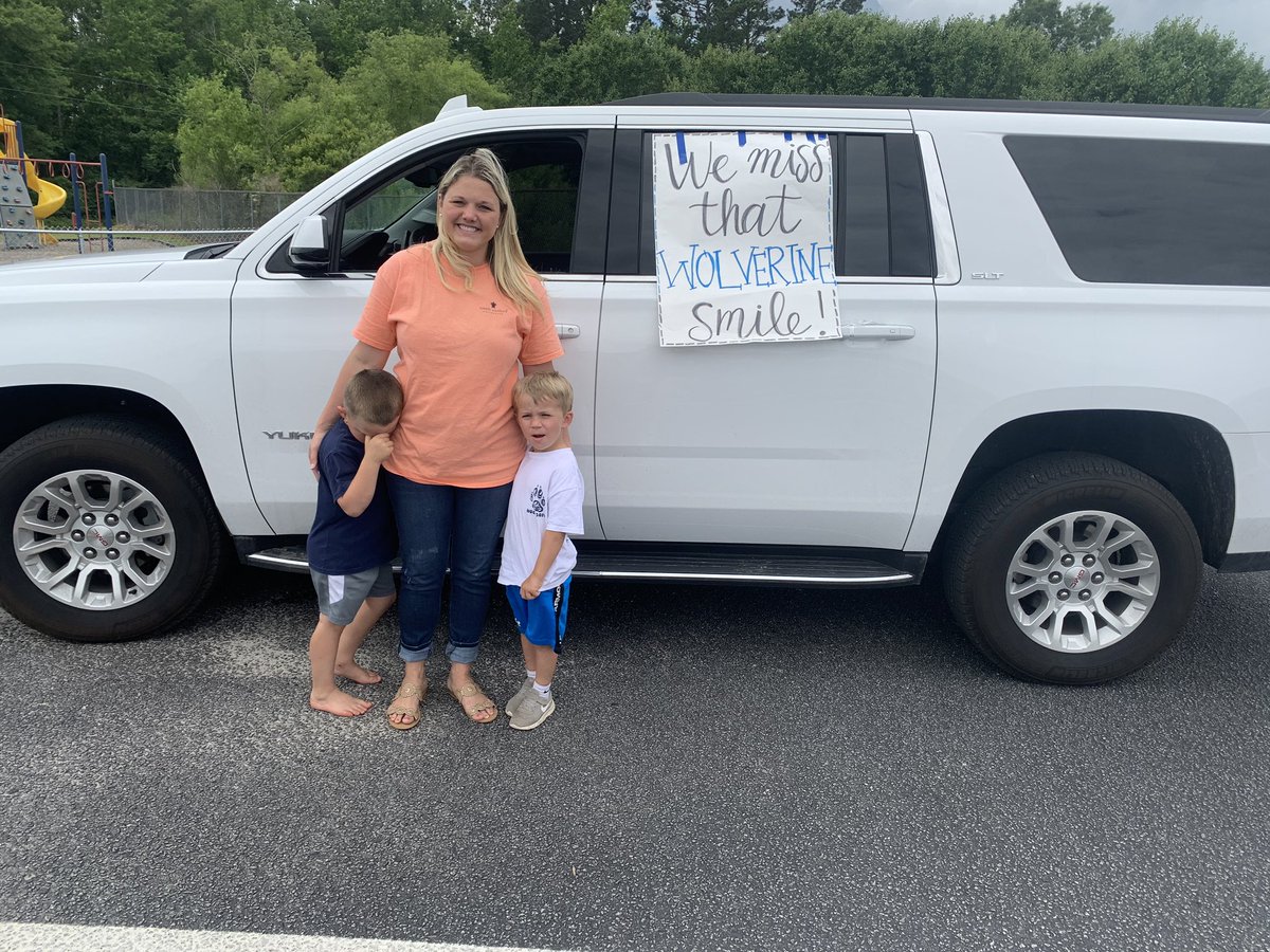 ChelsieCannon3's tweet photo. We had so much fun at the WGE parade today! I loved seeing all the students sweet faces! #WGEpride https://t.co/zJ9DVKBmHg