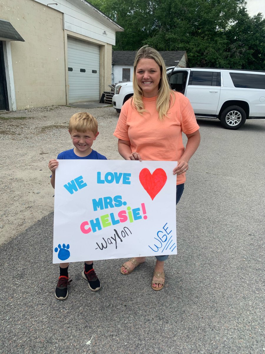 ChelsieCannon3's tweet photo. We had so much fun at the WGE parade today! I loved seeing all the students sweet faces! #WGEpride https://t.co/zJ9DVKBmHg