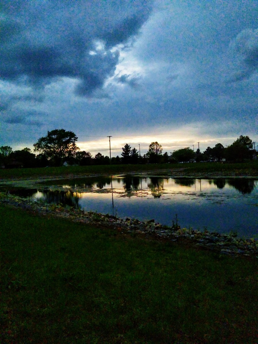 light_writer_'s tweet photo. Pond at evening. #pond #sunset #clouds #reflection #evening #quietandpeace #nature #photography #lightwriter #editor https://t.co/GblRltrU0Z