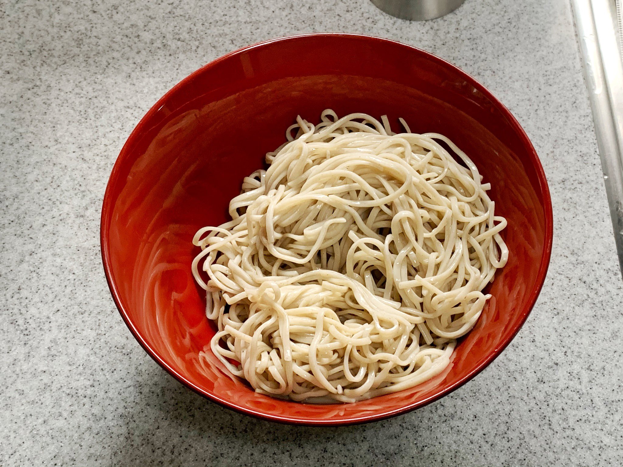 ザン ウー 今日のお昼 セブンイレブン のざるそばをどんぶりに入れて すぐに使えるきざみオクラ を電子レンジでチンして投下 生卵とネギときざみ海苔を加えて めんつゆをかけてできあがり 数分で作れるヌルヌルそば美味しい T Co