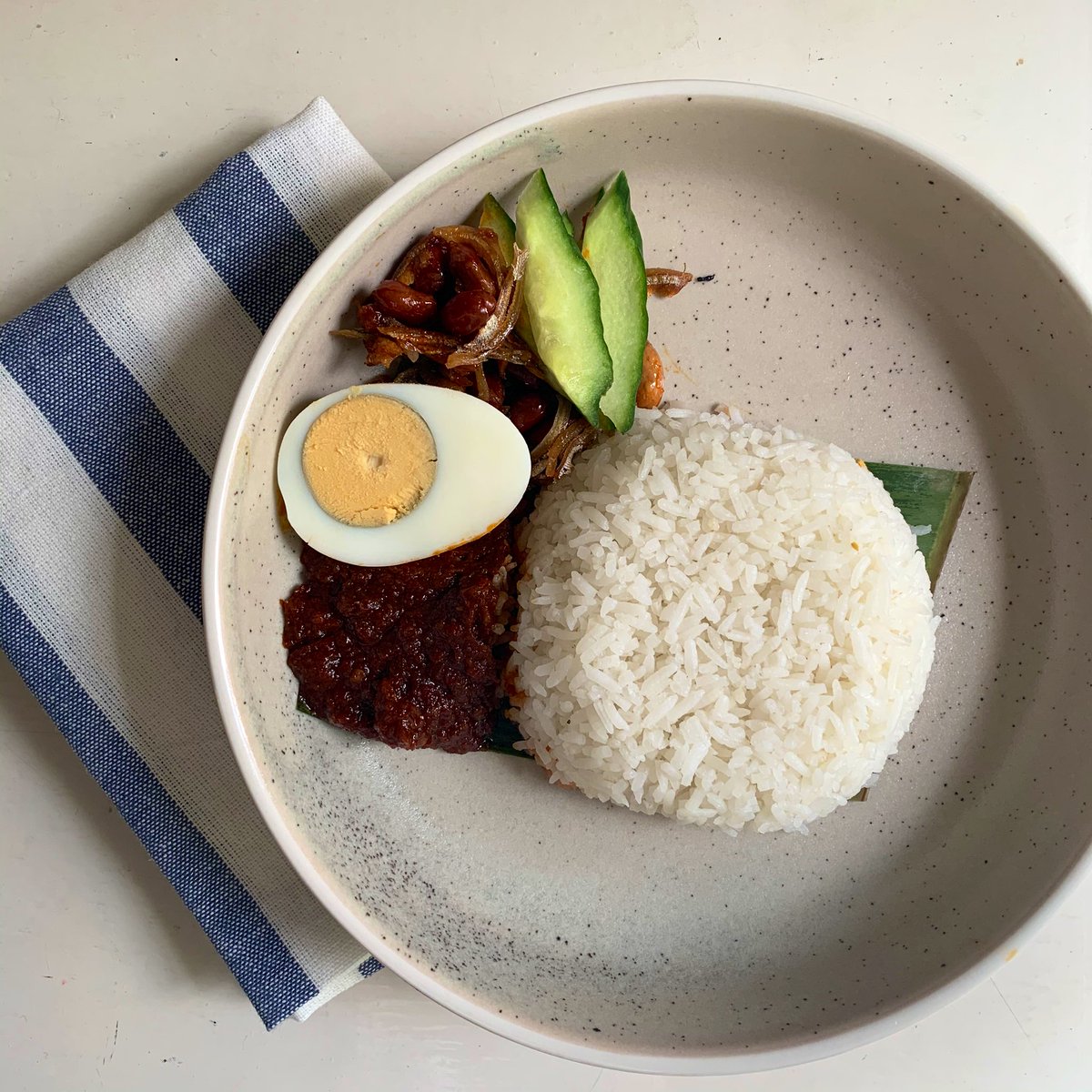 this is nasi lemak which i did not make but picked up from the good people at melb_bungkus on IG! not the spiciest but very very delicious. ugh my mind honestly this was such a good life choice