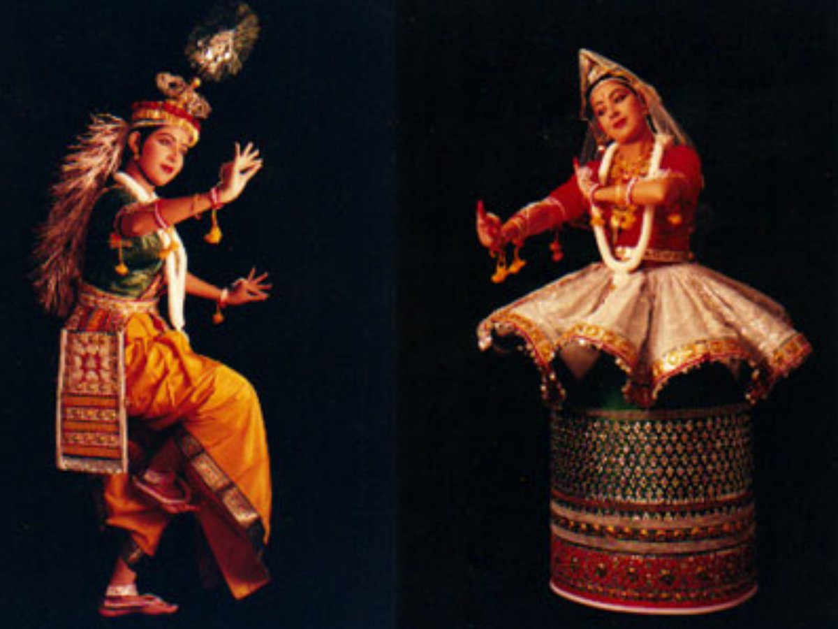 Manipuri :Originated from manipur..This dance form involve heavy footwork displaying patterns of rythums dominated by the devotional mood "bhakti-Rasa" love for Krishna. The distinguishing trait of Manipuri dancing is Angikabhinaya, Expression entirely through body movements!