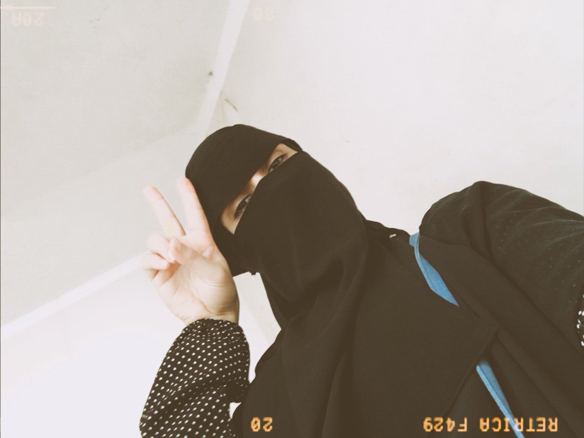 mariamemousa's tweet photo. انا ك مريم هروح اخرم الأوزون لو الحر دا فضل كدا ، يعني الطبيعه تتعافي وانا اتسلق واتشوي وكمان اسقط 🙄😂 https://t.co/MlP6s7flOb