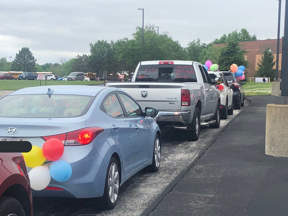 CEDrLauraBrewer's tweet photo. Congratulations Central Elementary 5th grade Stingrays. Make us proud next year but first enjoy your summer with family and friends! #celearns #cepride https://t.co/bVHWtb9F1c