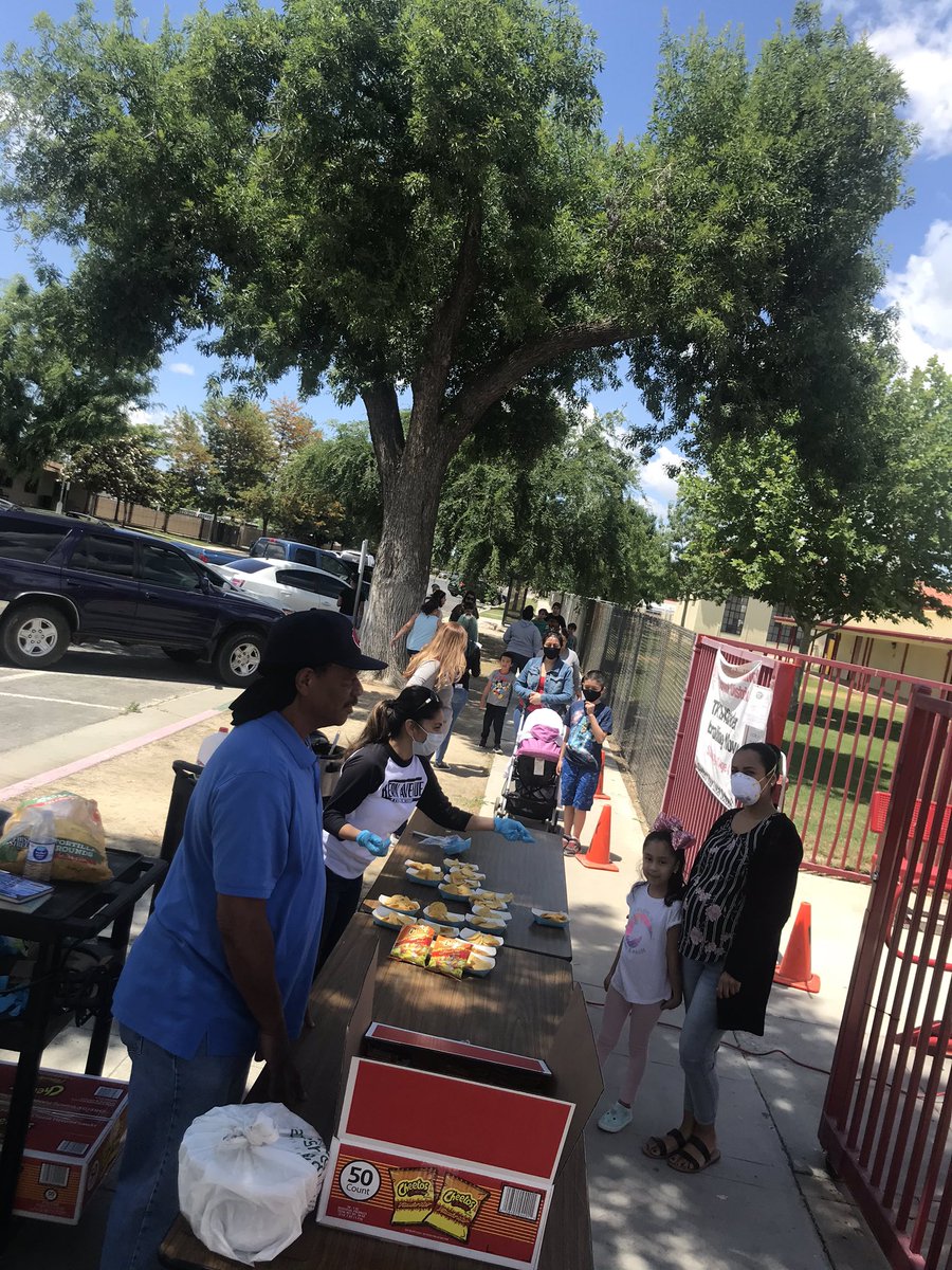 Just a little treat- hot Cheetos and cheese or nachos for students with perfect attendance last week. Keep it up Bobcats! #mightybobcats <a href="/McFarland_USD/">McFarland Unified SD</a> <a href="/KernAve_Bobcats/">Kern Ave Elementary</a> <a href="/Mr_Brian_Bell/">Brian Bell</a> @EstherAlvRod <a href="/YeseniaEGalvez/">Yesenia Galvez</a>