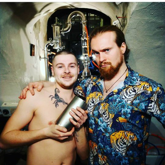 CLICK AND COLLECT ON GIN PRESCRIPTIONS NOW AVAILABLE. We may not be able to hug you like a prison wife anymore, but we will be pleased to see you.
bristoldrygin.com
#bristol #gin #prisonwife #shoplocal