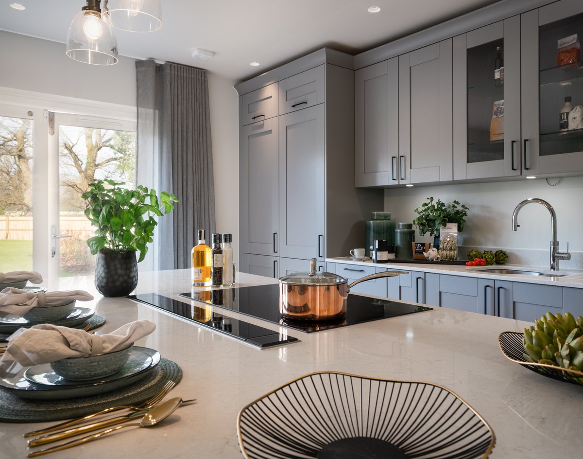 Aitchgroup1's tweet photo. If you're in the market for somewhere to call your own in London or the Home Counties, here are our current and future developments with residential apartments for Sale. Some are available now, while others are coming later this year / in 2021
#newhome #considereddesign @N1_EWR https://t.co/0r2Wi4s7Gq