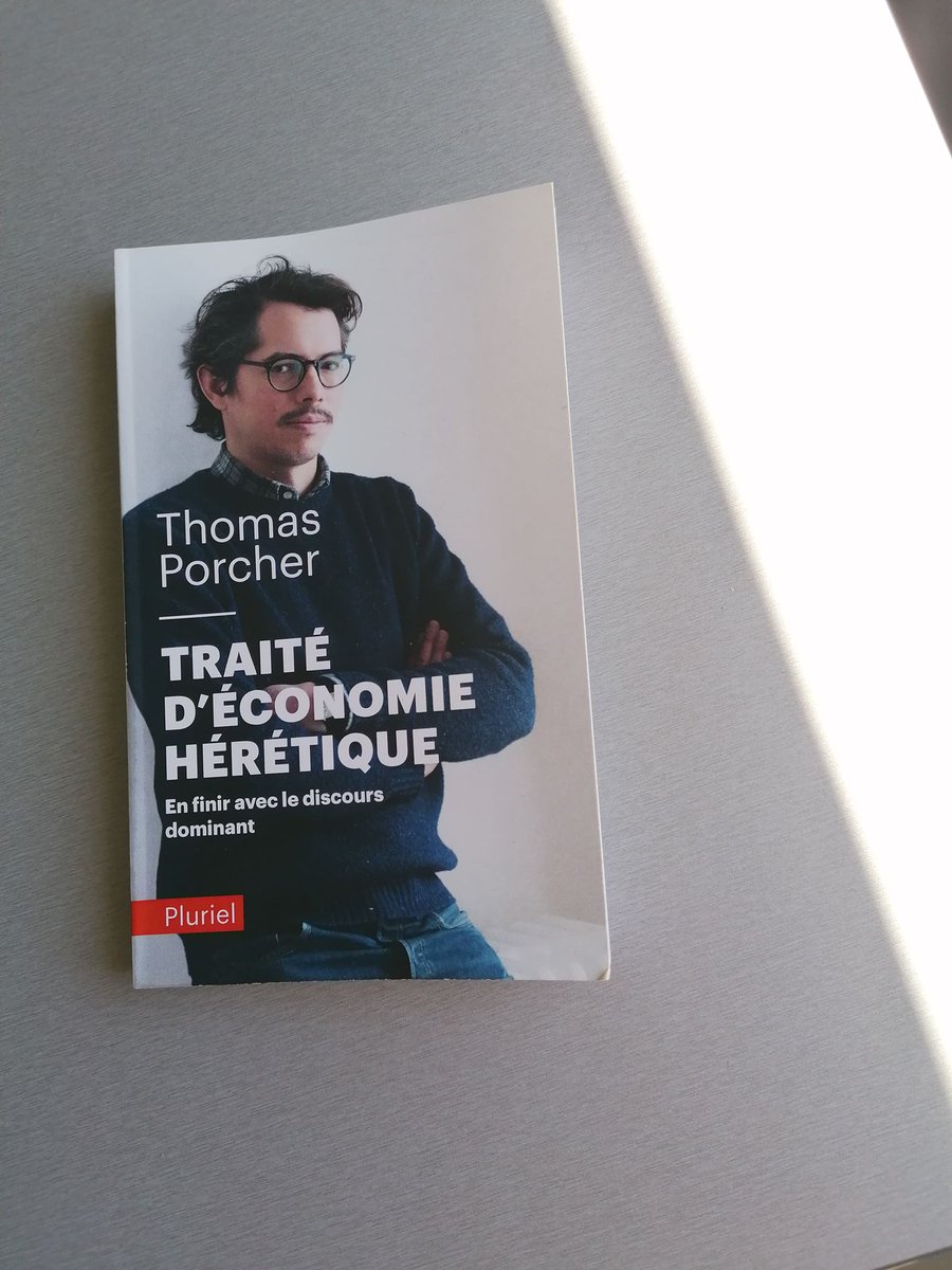 Jordan 👨🏫👨🔬🦄🏳️🌈☭✊♿👬 (@pc_professeur) on Twitter photo Pour un futur professeur de physique-chimie, issu d'une culture ouvrière et salariale , je ne disposais pas d'argumentaire en économie et aujourd'hui je l'ai trouvé !
Vraiment merci <a href="/PorcherThomas/">Thomas Porcher</a> dans ce contexte votre livre prend encore plus de substance et de sens ! Pour un futur professeur de physique-chimie, issu d'une culture ouvrière et salariale , je ne disposais pas d'argumentaire en économie et aujourd'hui je l'ai trouvé !
Vraiment merci <a href="/PorcherThomas/">Thomas Porcher</a> dans ce contexte votre livre prend encore plus de substance et de sens !