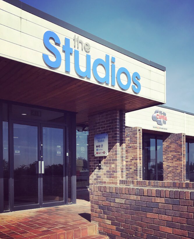 ceriancapital's tweet photo. Bore da 😍! Braf heddiw ‘ma, 🌞 dwi’n barod amdana chi! 📻 Pa ‘olygfa’ sydd o’ch blaen chi heddiw ‘ma? 📸#Llun plîs #Braf #AwyrLas #Studios #CapitalCymru #DarlleduByw 💙 https://t.co/DgavVo0GU8