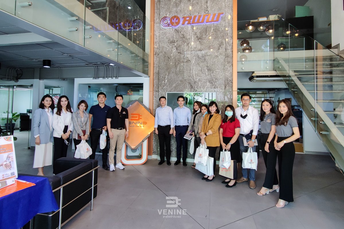 VenineCable's tweet photo. ⚡️#สายไฟฟ้าวีนายน์ ได้มีโอกาสต้อนรับท่านผู้มีเกียรติจาก บริษัท ศรีชลธร จำกัด ผู้เชี่ยวชาญด้านวิศวกรรมไฟฟ้า ระบบไฟฟ้าแรงสูง และเครื่องกลในอาคาร เข้าเยี่ยมชมฐานการผลิต ณ อ.ลาดบัวหลวง จ.พระนครศรีอยุธยา
#VenineCable #EnhancingYourVision
📲️https://t.co/Gk9drB3RLL https://t.co/DLV1Z68bmU