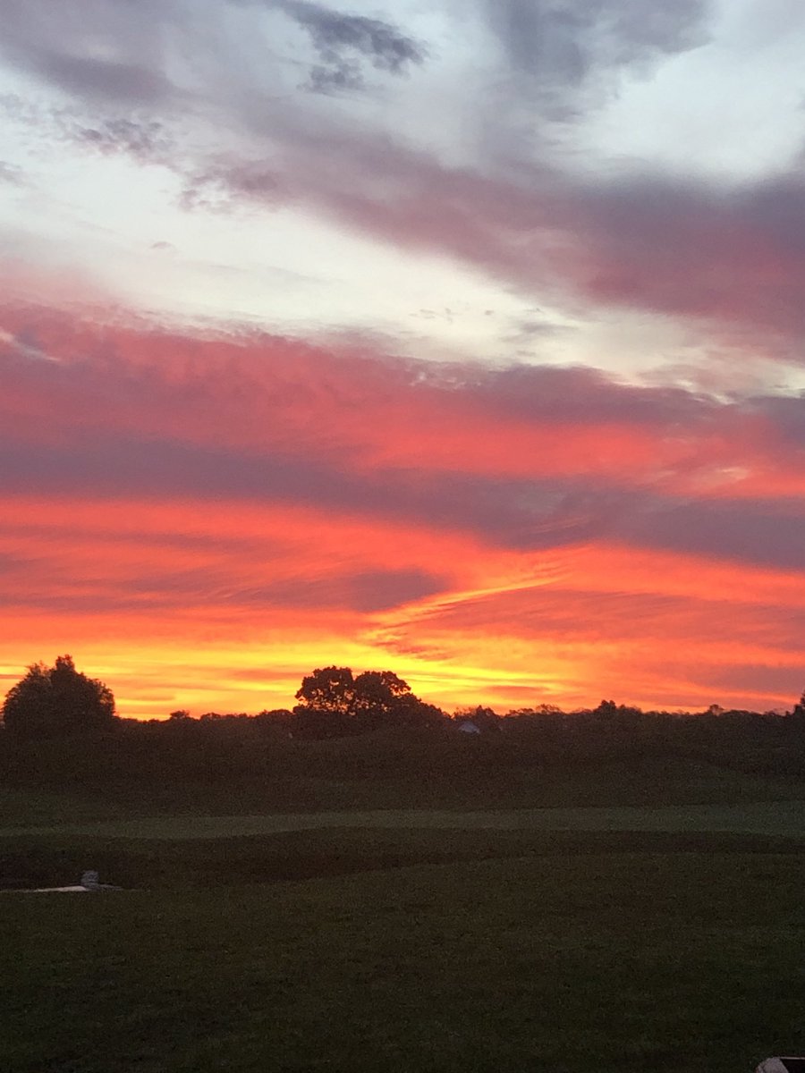 AhooksHooks's tweet image. One of Gods great gifts ! Sunrise never ever gets old! #enjoytheday #lifeisgood #PositiveVibes