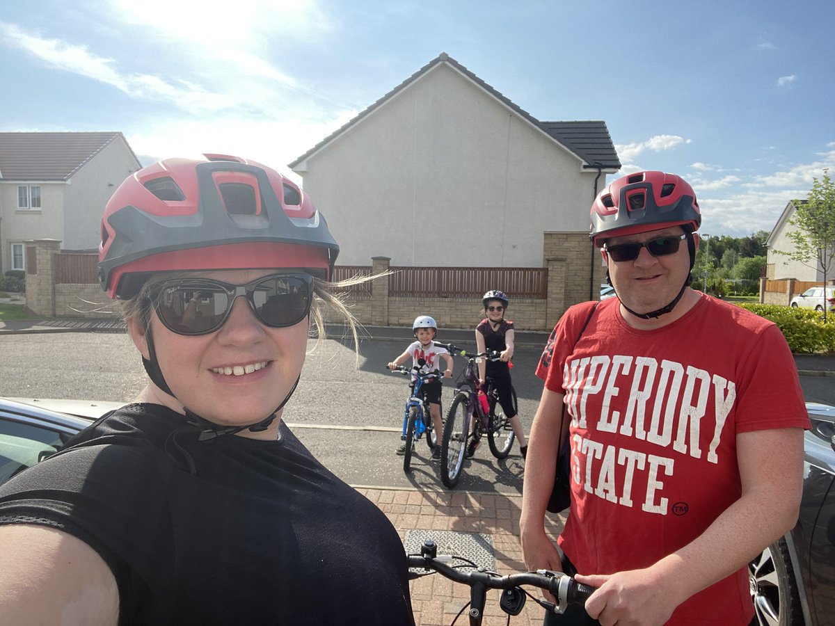 Keeping our minds on the straight and narrow! Not exactly what I wanted to be doing at 8.45 but I done it! #familytime #onedayatatime #MentalHealthAwarenessWeek #Covid19UK 🌈🚴🏼‍♀️🚴🏻🚴🏼‍♀️🚴🏻🌈