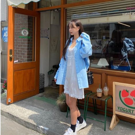official_areum's tweet photo. 듀듐칫✨
✨✨🚶‍♀️
앞머리 숱 더 내려야겠다,,
에이번 신상 셔추👔👔
저는 라지사이즈 착용했어요🤍
슬립에도 입고
롱원���뚜에도 입고
스커트에도 입고
슬랙스에도 입고
가을까지 계속 입어야디🦋.. 
#areumsongee https://t.co/p8qkIgIzxw