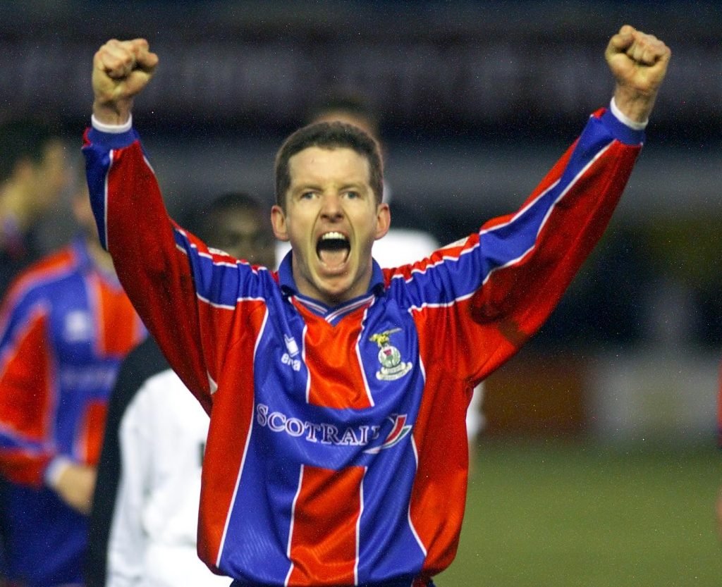Club25Football's tweet photo. Incredibly enough, the club played in Erreร 's products for 15 of the past 17 seasons (Carbrini supplied from '15 to '17). Pictured below are some of the older kits form the 90's and 00's. Shame to see this iconic partnership end once more.
#ICTFC #ICTFCRewind #SPFL https://t.co/6yMmzWdq63