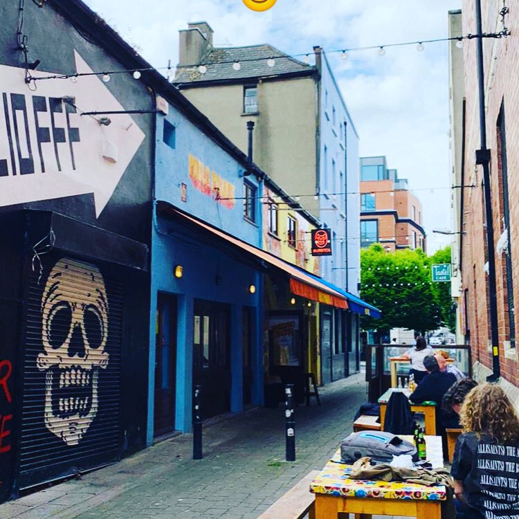 Hola sunny Dublin 😘 once again Clarendon &amp; Baggot are open. Please read the outside seating guide to stay within the safety rules:
2 persons from same household ☑️
4 persons MAX from different household 2m apart ☑️
#safetyfirst #outdoors #alfresco #burritos #dublin #pablopicante