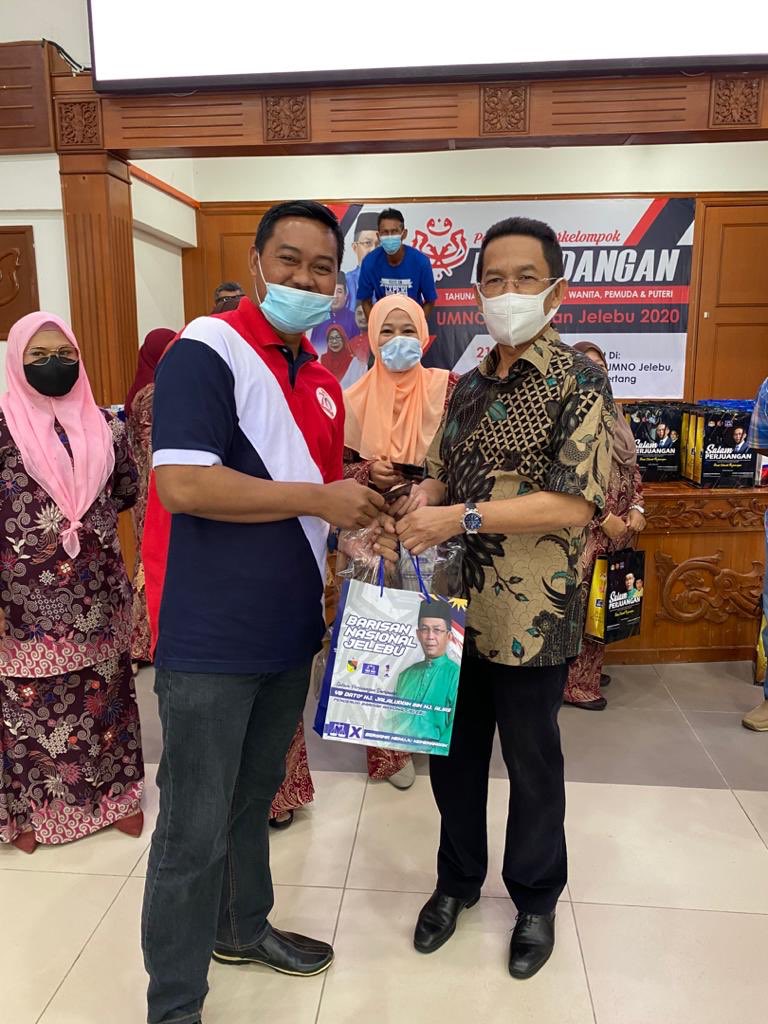 jalaluddinalias's tweet photo. Penghargaan dan Tandakasih kpd seluruh kepimpinan Umno Bhgn Jelebu #DUNLui #DUNKlawang #DUNPertang #DUNChennah Terima Kasih sy ucapkan. Kita akan terus berjuang dan kukuhkan perpaduan untuk rakyat. Smg Allah memberkati kita semua #KitaTeguhKitaMenang #UmnoJelebu #kitagerakbersama https://t.co/Xw44svfbsq