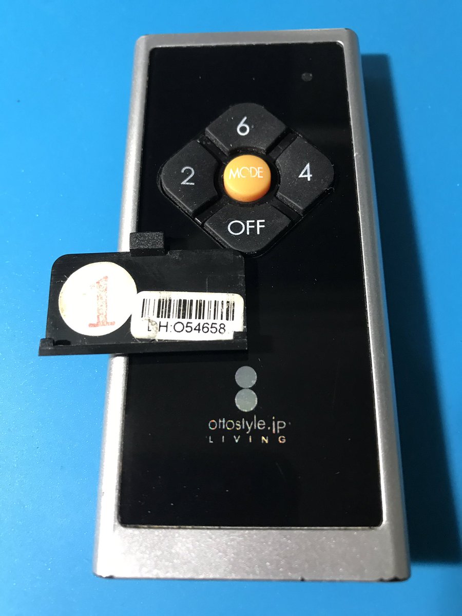 kazupen_is_dead's tweet photo. 『拡散願います。』
このシーリングライトのリモコンの電池サイズわかる人いませんか?
単5かと思いきや、違うようなんです。
12ボルトの電池なのかなとも調べたのですが、なかなか出てきません。
#ottostyle
#Hesunse https://t.co/cOfZRYc9bD