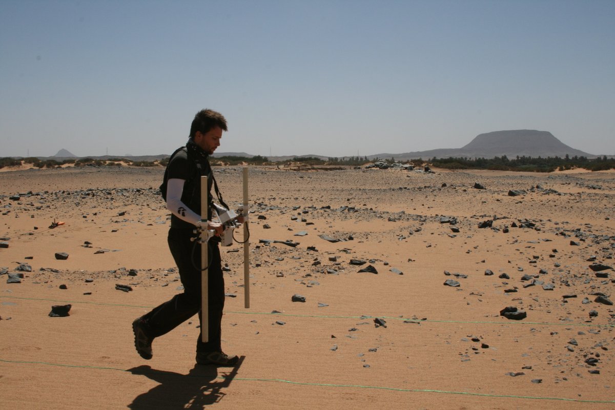 stephenjohnkay's tweet photo. Thank you for the invitation! #amarawest is a truly stunning site where we've collected some of our clearest magnetometry results. Wonderful work with @pompei79 and @leonieme @MattLBerry https://t.co/aB0oBjOYSp