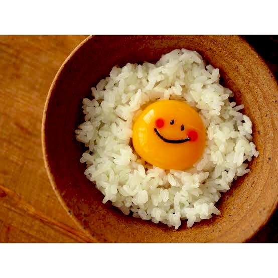 🤔Is every day of breakfast in Japan a #raweggchallenge?🥚

Yes.
In Japan, many people eat steamed rice topped with a raw egg for breakfast.

It is an unthinkable eating habit outside of Japan...haha😅
