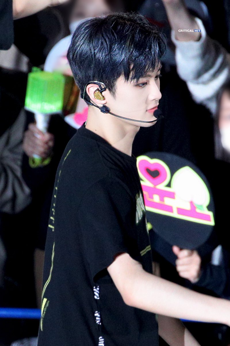 NCTMark_Flowers's tweet photo. A C E N D R A D O 💫

© @criticalhit0802
#MARK #마크 #MarkLee #NCT127 https://t.co/zd2ZyR9NVE