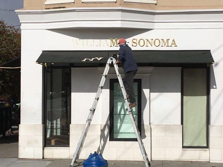 ChestnutStSF's tweet photo. Another sad day in this time of CoVid see and hear the @WilliamsSonoma is closing on our street. @KateABC7 being a local this is sad. #supportsmallbusiness #supportlocal https://t.co/swUDNKTooI