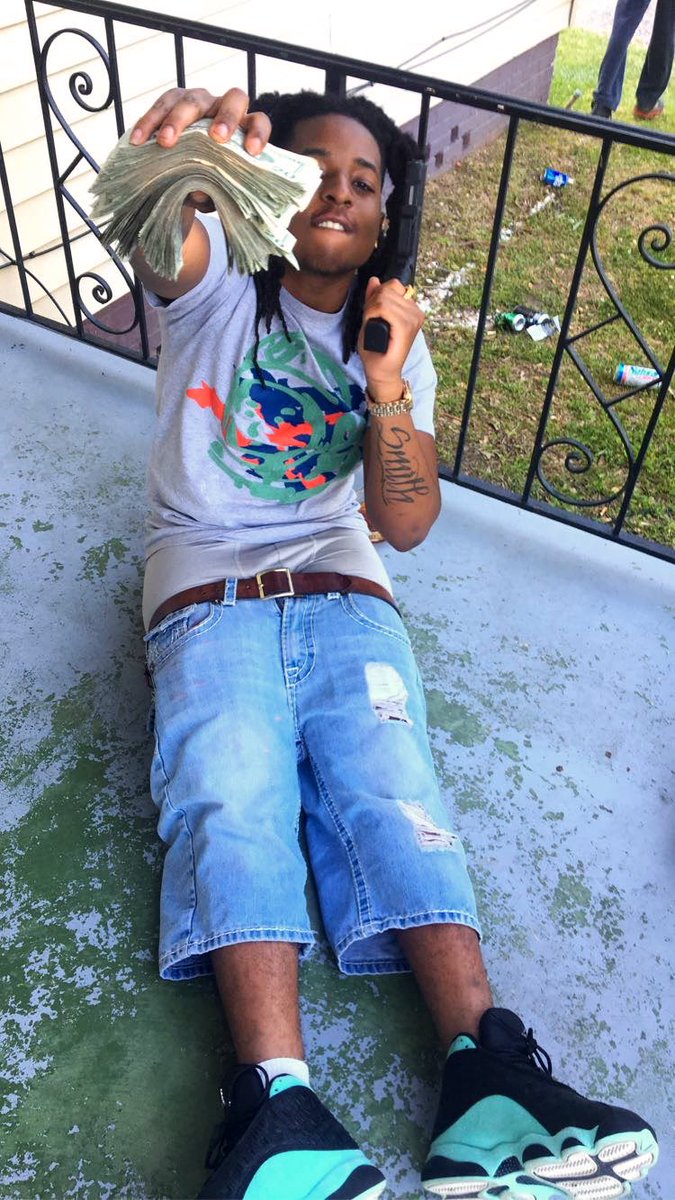 Eastside256's tweet photo. Before a kouple wins you gotta take a thousand losses‼️ #LLTC #FREEDRO https://t.co/tCQnS2u08e
