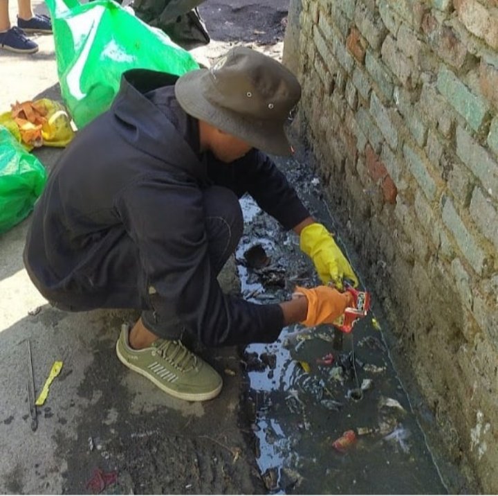 theterratweets's tweet photo. Throwback to one of our clean-up drives with @thereisnoearthb at Harkesh Nagar.
#savetheearth #CleanUp #savetheenvironment #climatecomrades #climateemergency #climatechangeisreal
#plasticfree #nosingleuse 
@ddkhera @Sonamverma241 @muskan04sharma @snoversanduja16 
#TheTerraTweets https://t.co/kyA1znP1eS