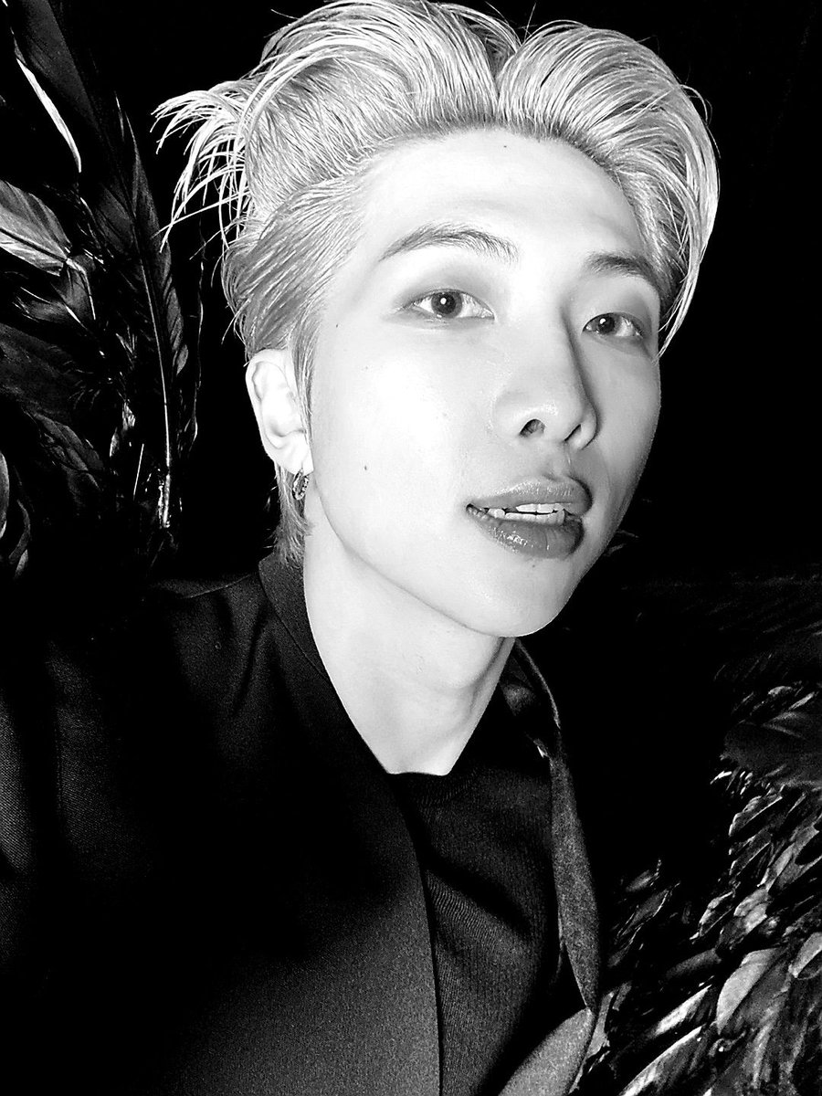 Black32777934's tweet photo. Simplemente el es perfecto, el mejor líder, el es alguien con valores, que te transmite amor a través de su música. ♡
~♡ 🌸 
#BTS #Namjoon #RM #BTS #RAPMONSTER #BTSRM  @BTS_twt

#방탄소년단RM https://t.co/JT8OeATym0