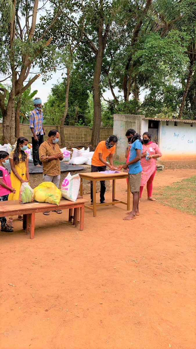 FslIndia's tweet photo. Humanitarian efforts at Balenahalli!
https://t.co/Q1uvc0VcPv
#Covid19 #Covidrelief #Covid19pandemic #governmentofficials #youthleaders #volunteers #friends #localpanchayat #generousdonors #tribalcommunity #panchayatdevelopmentofficer #tribalyouthleader #Aspathrekavalpanchaya https://t.co/MfqjSs5usR