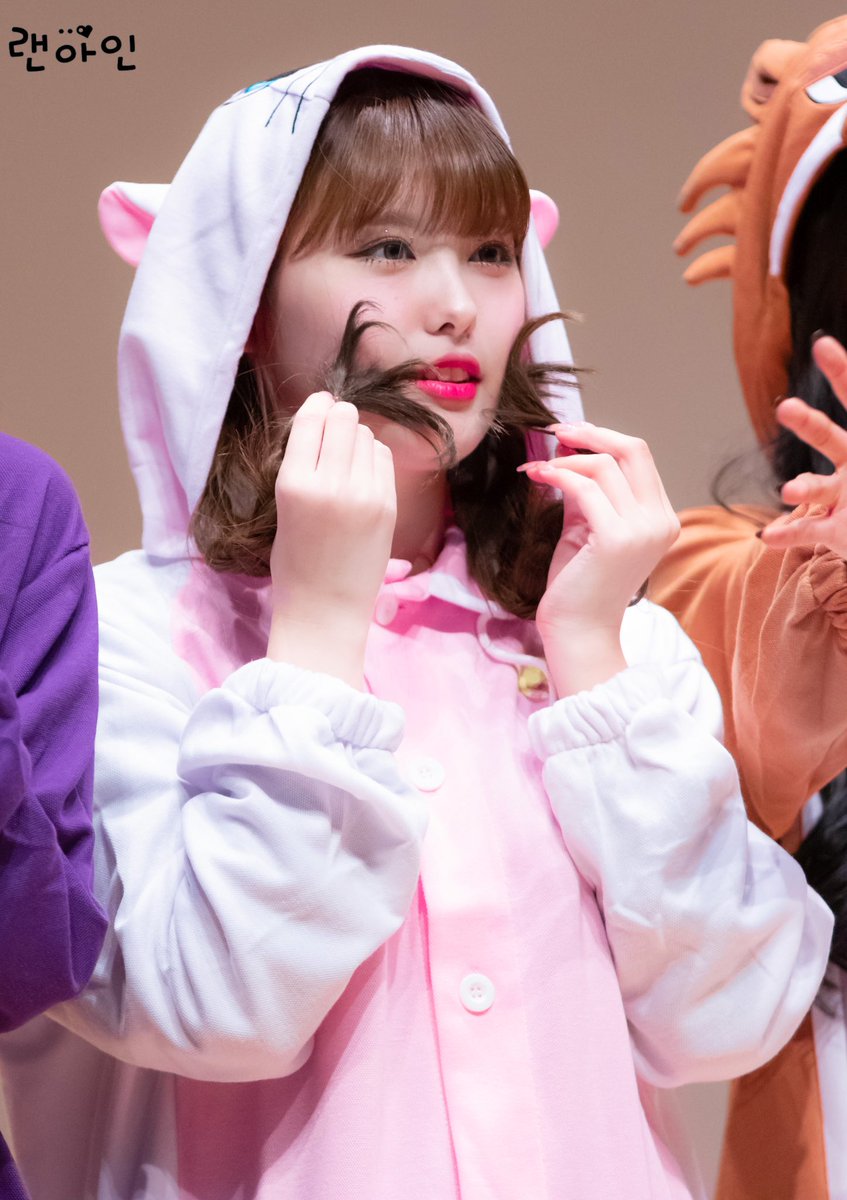 renahin___'s tweet photo. 200112 모모랜드 팬사인회

아인냥🐾

#모모랜드 #MOMOLAND #モモランド #아인 #AHIN #アイン #제인 #JANE #ジェイン@OfficialMMLD https://t.co/tjWoIdDgCV