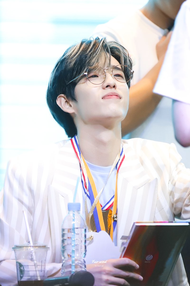 fairwind0915's tweet photo. 190728 목동 팬싸

당신의 깊이를 헤아릴 수 없다는 거 알아요 하지만 사랑도 여전한걸요

#데이식스 #제이 #Day6 #Jae @Jae_Day6 https://t.co/Au6pbRpAiL