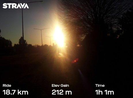 Qobokazi's tweet photo. Motorists: Is it Ok if we share the road? 
#Day2Of6 Wk3 #cycling #5000kmByYearEnd 
#FetchYourBody2020 
@NkanyambaZA #Cyclist 
@KGOInnovations 
#GIS Specialist 
#exrunner 🇿🇦❤🇿🇦❤ #MissSA2020 #day55oflockdown #StayHome https://t.co/H2Nr6MVMBz