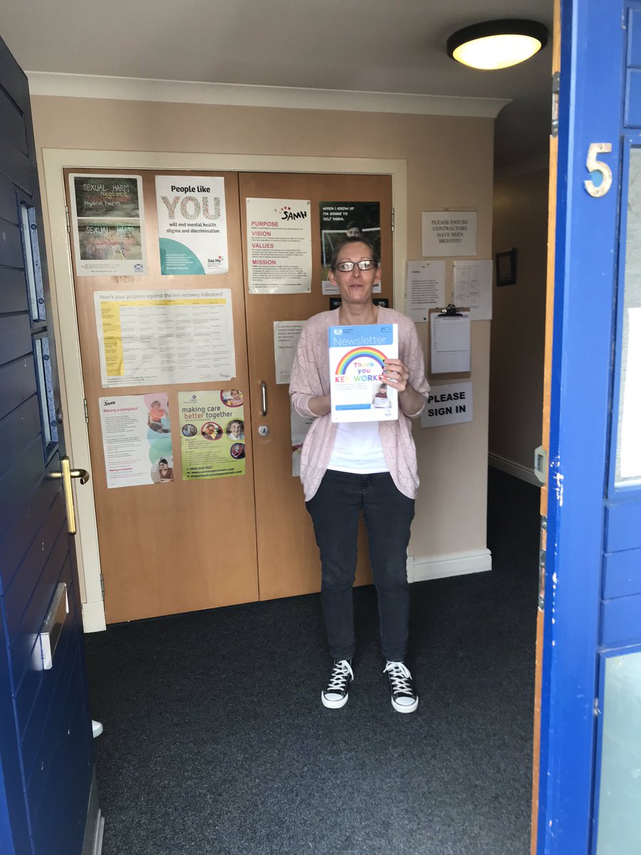 Happy public receiving newsletter in drumchapel #doordrop #leaflerdistribution