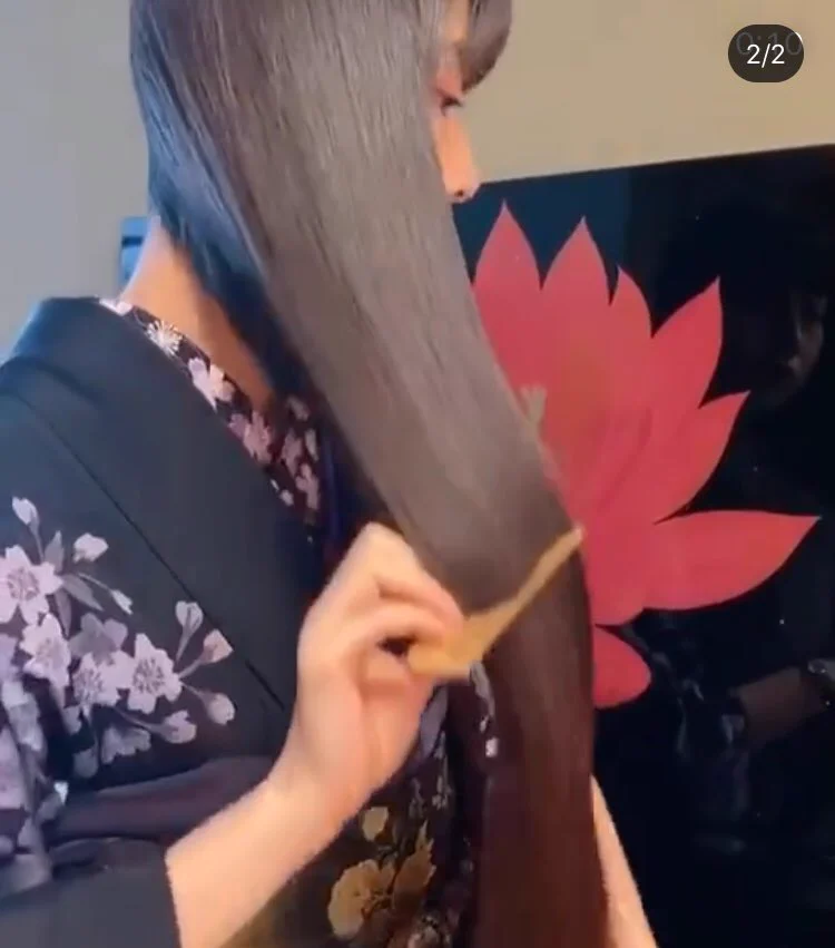 cocomiさんが使ってる「さつまつげ」。ロングヘアーが綺麗に保てる秘密かも。
