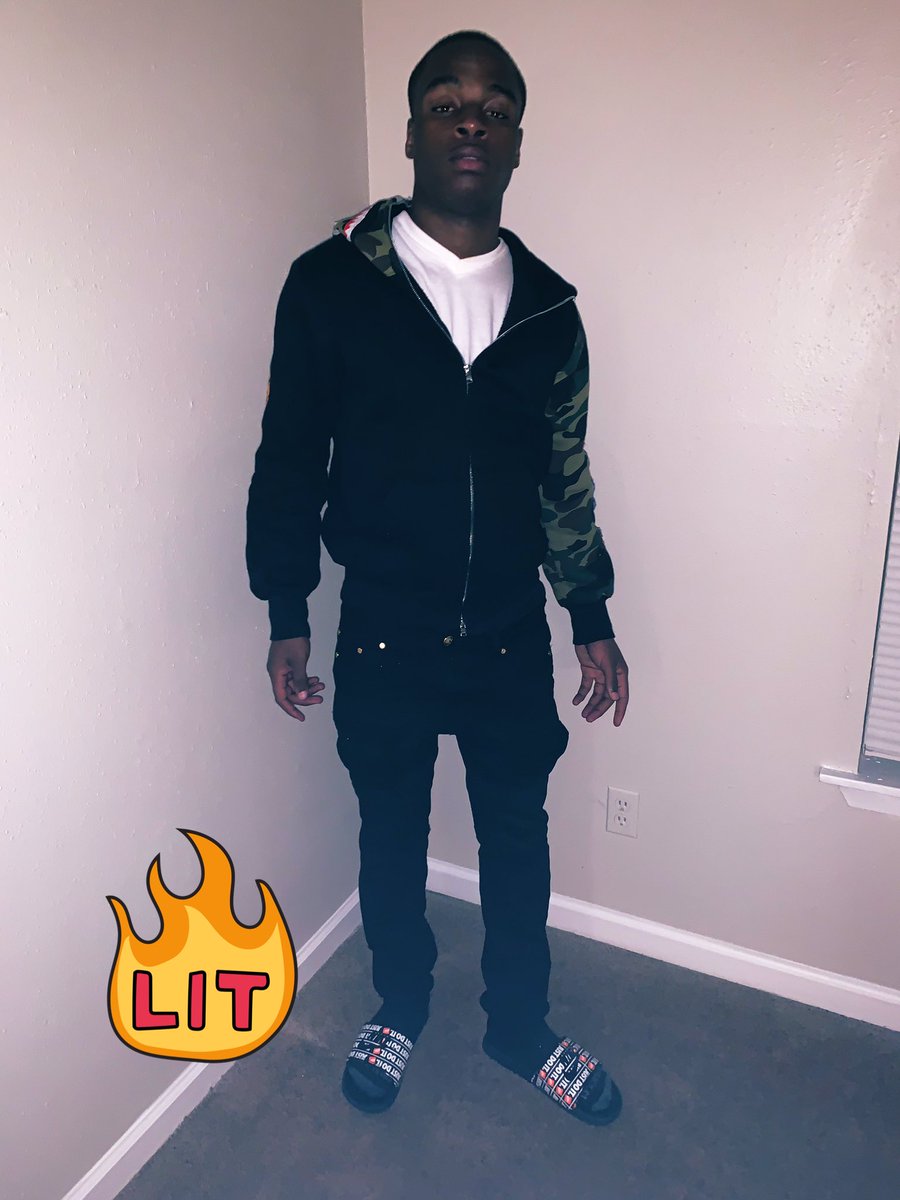 RestCoop's tweet photo. Time To Feasts with da bro’s 🔋 I’m onna different level 🖤 https://t.co/ZcOceIOHUV