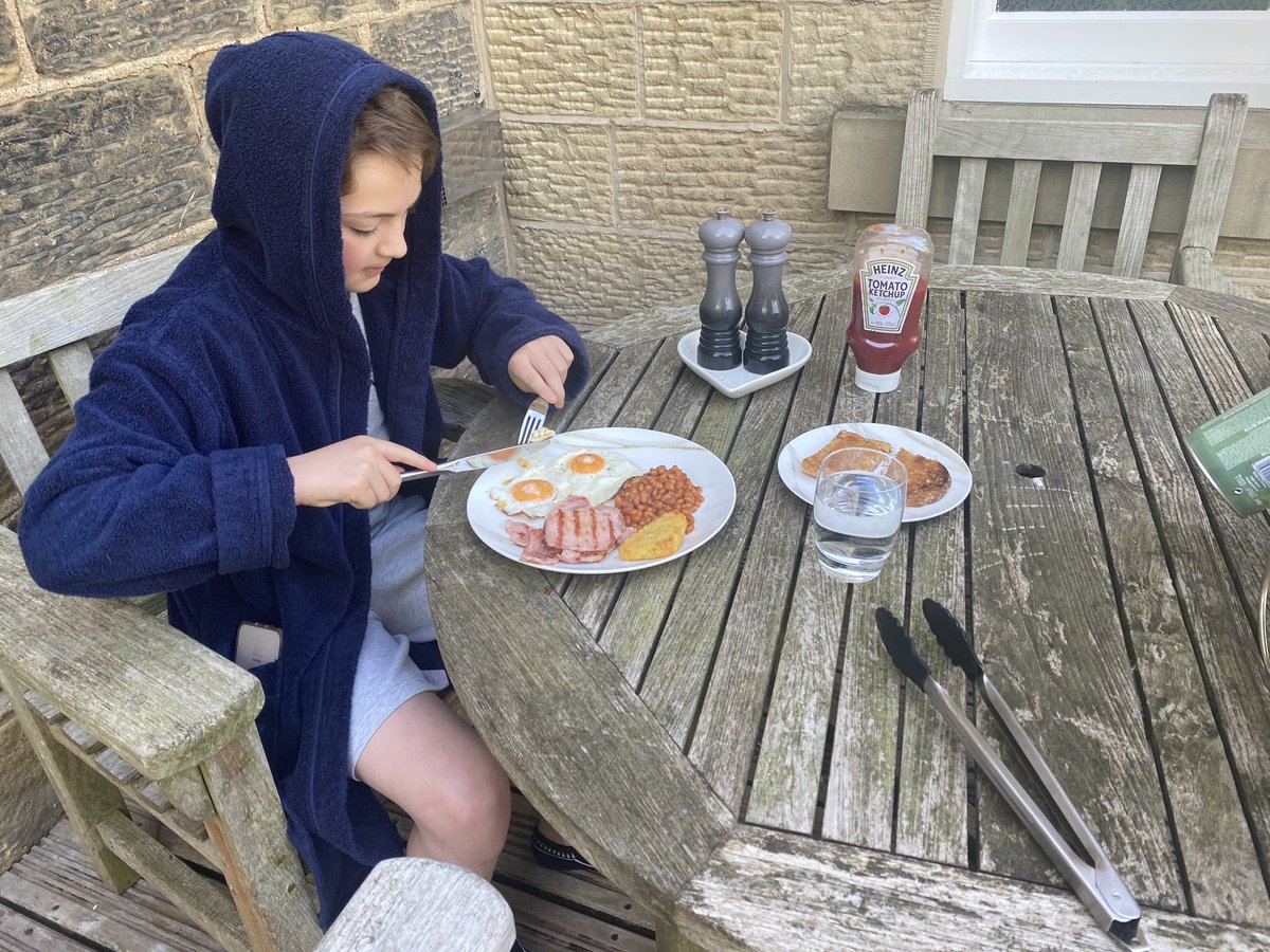 sallyandjonny's tweet photo. Al fresco full english to kick off the Wednesday Challenge. It’s a bit early for marshmallows...they will have to follow @Sedbergh_Prep @Cressbrook_Sed #lunecsps https://t.co/aSAOtYQgdH