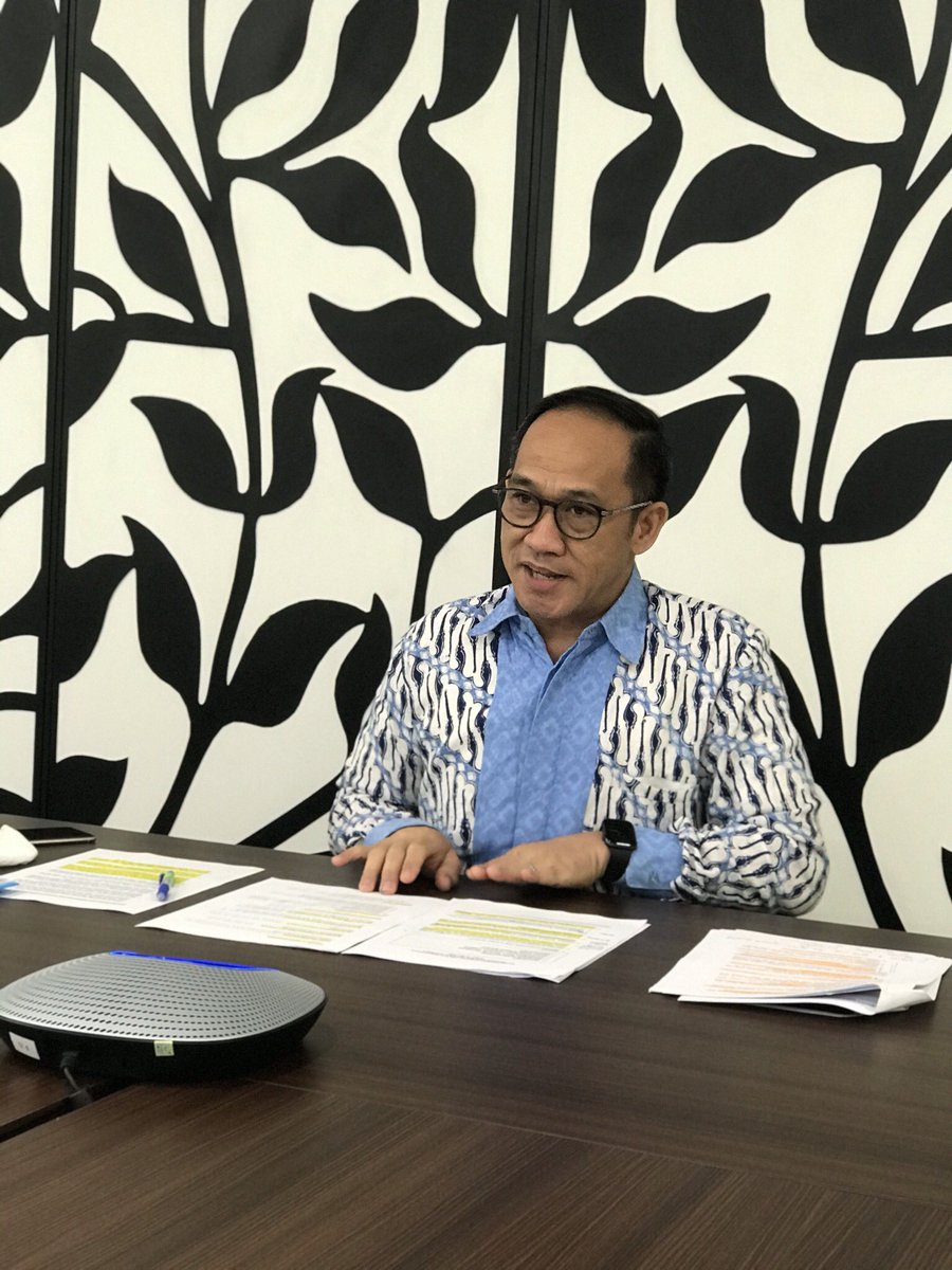 indahnuria's tweet photo. Join us yaa.. #sagamultilateral #webinarseries masih berlangsung LIVE on @YouTube di akun @DGMultilateral .. bicara soal HAM di tengah pandemik dan berbagai tantangannya @hamkemanusiaan @HabibieGVA @SetMulti https://t.co/sk8HAdJSCM