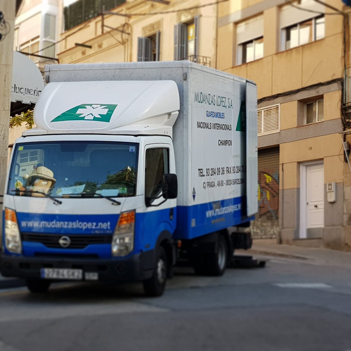 mudanzaslopez's tweet photo. Trabajamos para vosotros 🦄❤ Apoya al negocio local #mudanzas Combatiendo al #Covid_19 🚚💪 https://t.co/gQcQL3EDpv