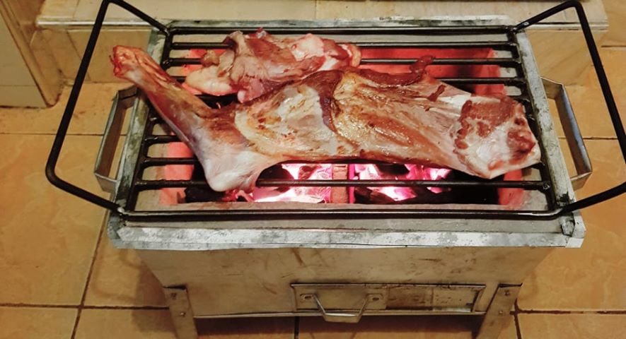 cookswelljikos's tweet photo. Thanks for sharing Faith - awesome photos of your new Cookswell energy saving Hibachi BBQ jiko in action FireFire

#roastmaize #roastgoat #mbuzichoma #hibachi #madeinkenya #roastplantains #buylocal #kenyancooking #cookstoves #cookingwithfire https://t.co/z6e0yVRdMR