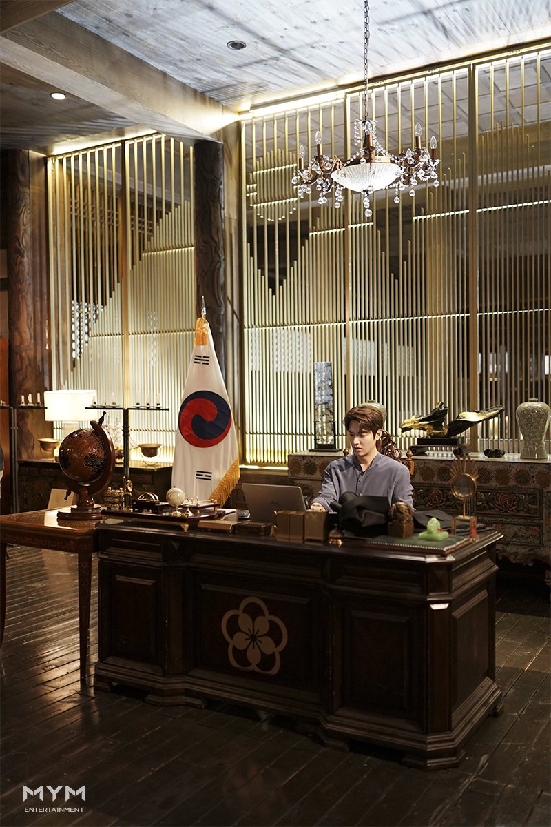 일하는 황제의 섹시함 포착!
비주얼도 따라서 열일 중👀
⠀
SBS드라마 #더킹영원의군주
📺매주 [금토] 밤 10시 방송!
⠀
#이곤 #이민호 #TheKing #TheKingEternalMonarch #sbs #Netflix #leeminho #イミンホ #李敏镐 #minoz #minomi #mym #mymentertainment