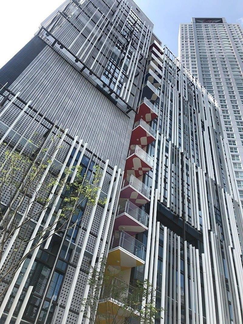 Supermmommy's tweet photo. SM 타운 창원 내부 시설
지하 4층 지상 10층으로 코엑스몰의 두 배 크기

존나 충격적인 부분 
지상 8~10층 : 호텔(팬들이 좋아하는 우상과 같은 공간에 머무르는 경험을 제공) 
?????????????????????????????? https://t.co/1q0y5nOrJM