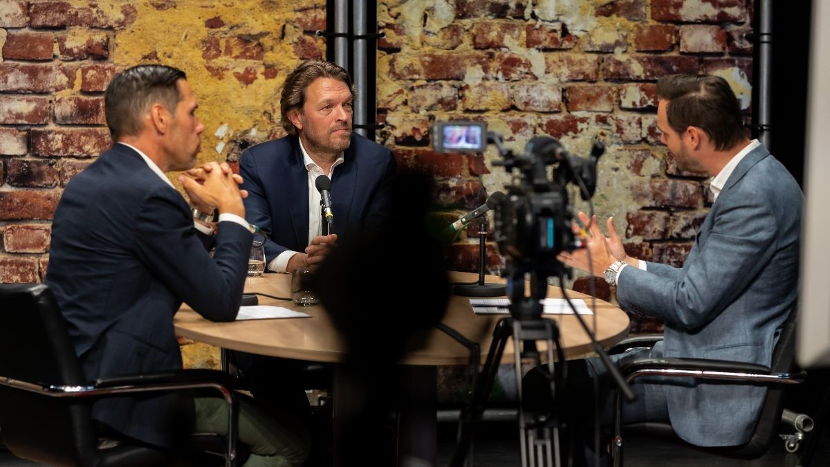 VebegoFS's tweet photo. Maandag vond de digitale editie van de #Yask Insights (m)eating plaats. Deze keer keek iedereen vanaf eigen bank naar een speciale live uitzending van 'Insights (m)eating draait door in coronatijd'. We sloten de uitzending af met met LuckyTV in Yask stijl. 😀 https://t.co/hnZ1sOLXPs
