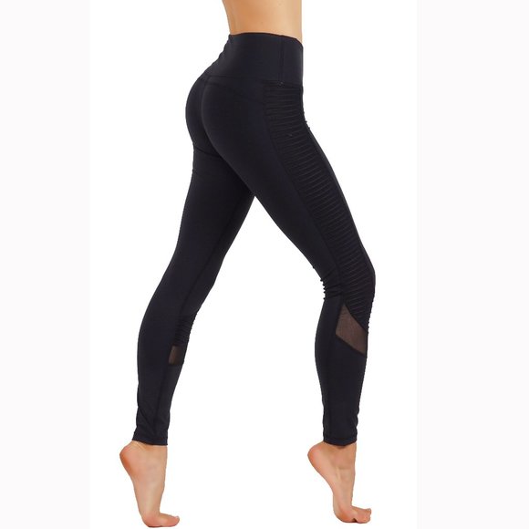 shannon4milner's tweet photo. So good I had to share! Check out all the items I'm loving on @Poshmarkapp from @linglin78189362 #poshmark #fashion #style #shopmycloset #calvinklein #codefit: https://t.co/701qalzbWa https://t.co/PHdiRhTLRr