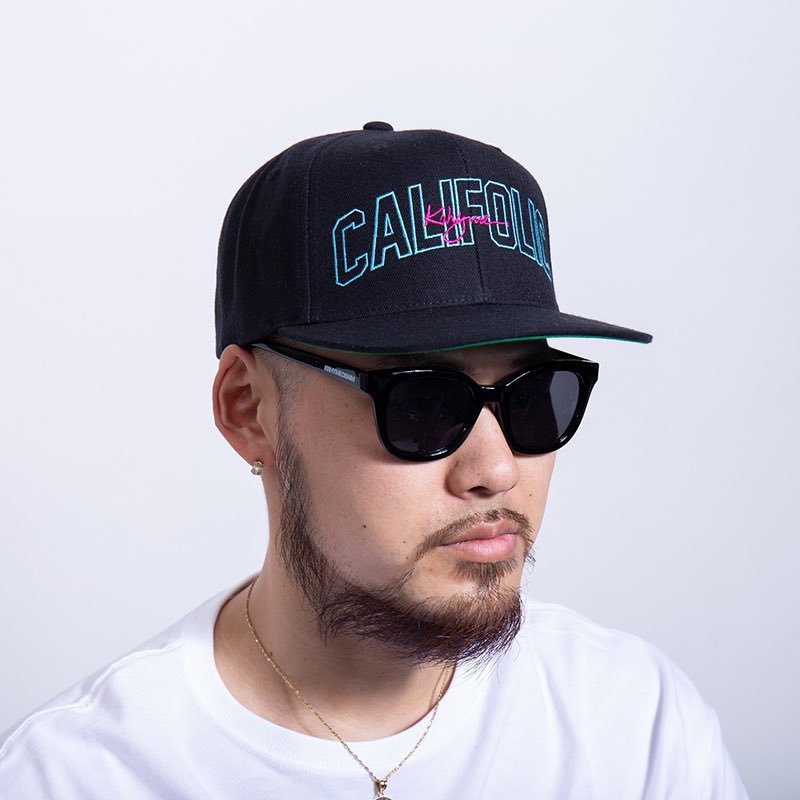 NEWEST_official's tweet photo. KRHYME DENIM 
SNAPBACK CAP
"CALIFOLIC"

5/21までオフィシャルオンラインストア限定で、クーポンコードを入力された方に限り割引きキャンペーン開催中‼️

オンラインストアはこちら↓
https://t.co/0zWJxeAI9L https://t.co/NoJ12om8vL