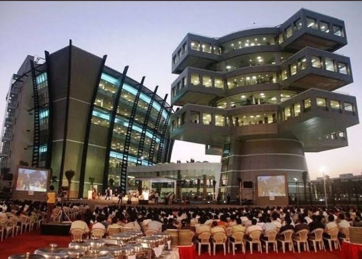 I_ChandanJha01's tweet photo. There are 16 IT-tech parks in Bangalore, hardly any in Bihar to match them. While I am sure lacs of Bihari engineering minds work in Bangalore. How long before we get one in Bihar? 
#industryinbihar @NitishKumar https://t.co/Bov1PV1Ngo