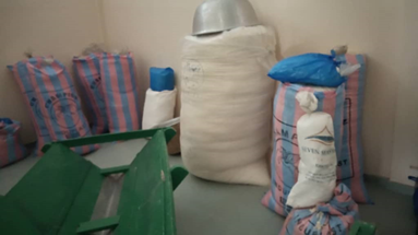 ACMA3BENIN's tweet photo. Les femmes s'activent à l’unité de transformation du manioc de Gankpétin, commune de Dassa dans le département des Collines au Bénin. Elles produisent du gari de très bonne qualité, super croustillant et très propre. @ToTjoelker @IFDCnews @CARE_BeninTogo @100KIT @DangbegnonC https://t.co/0gG2pjBkKp