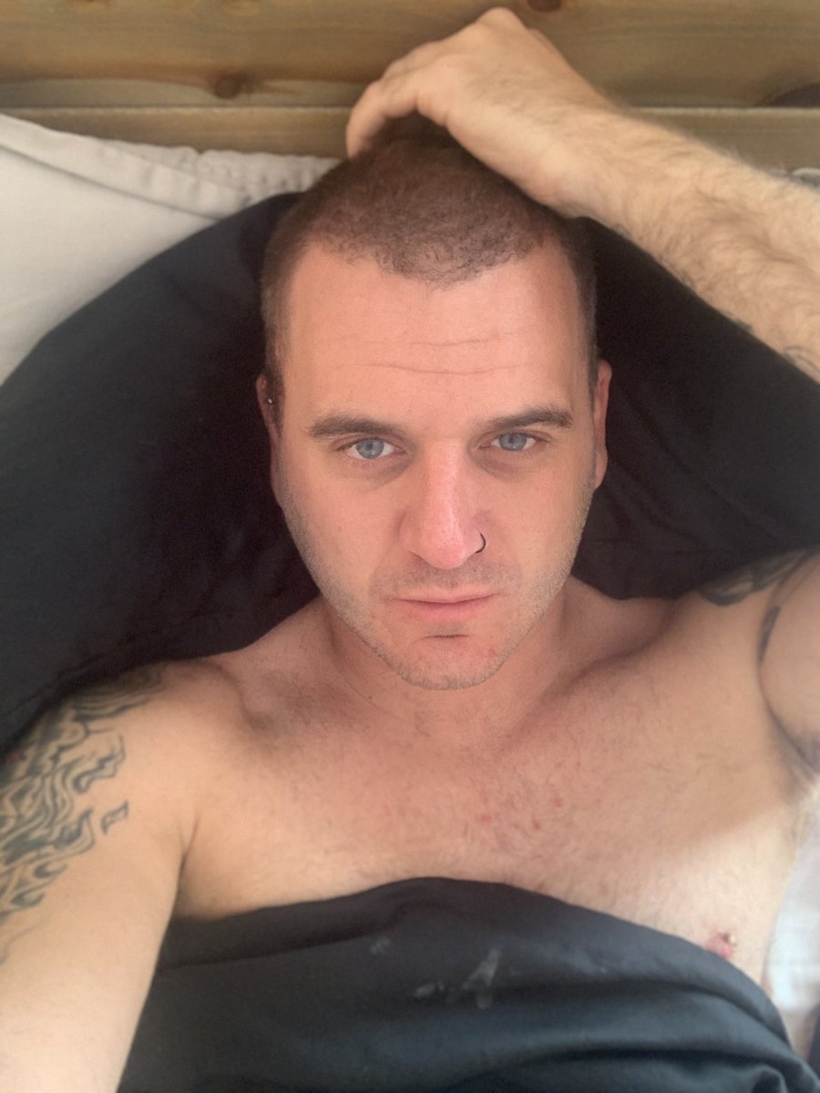 Mr_ChRiSsI_X's tweet photo. So I did a thing...

After years &amp; years of being paranoid about losing my hair &amp; the gradual but noticeable male pattern baldness that was occurring on the top of my head!
I made the decision to take the clippers to it! 
Do I like it im not sure, but I guess I can get used to it https://t.co/AccEIg8FF0